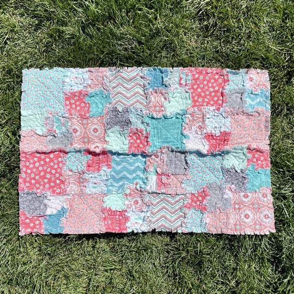 Coral Floral Raggedy Quilt - Crib Size