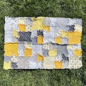 Bee Raggedy Quilt - Crib Size